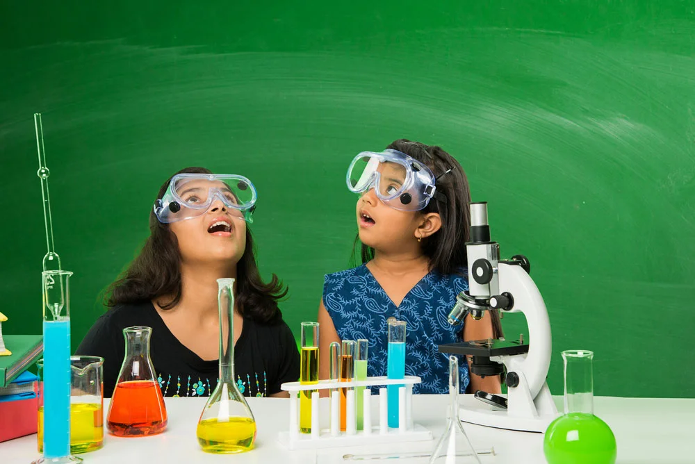 You are currently viewing The 10 Best Science Experiments That Perfectly Mix Learning and  Play 